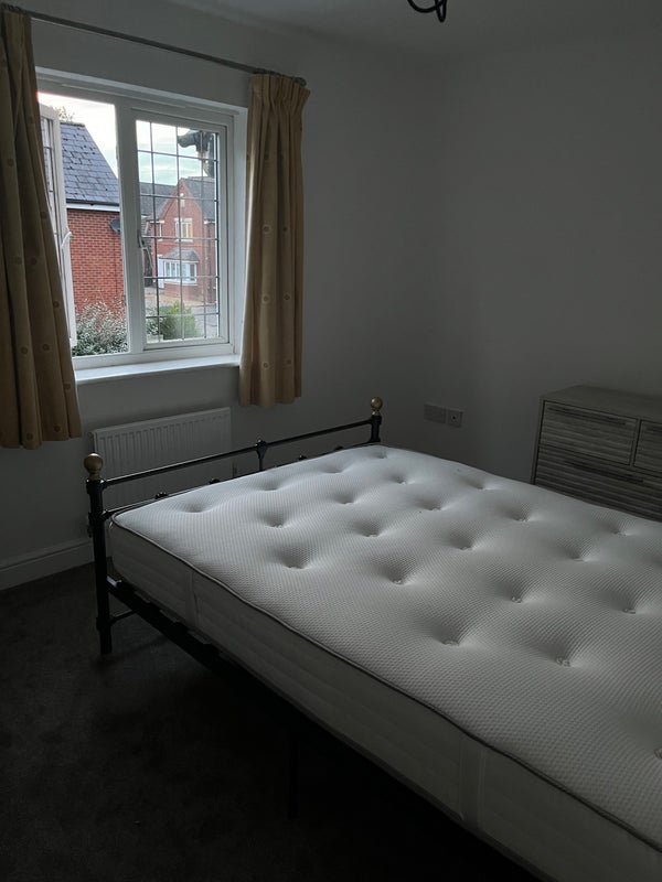 Room Hanson Drive in Maidstone