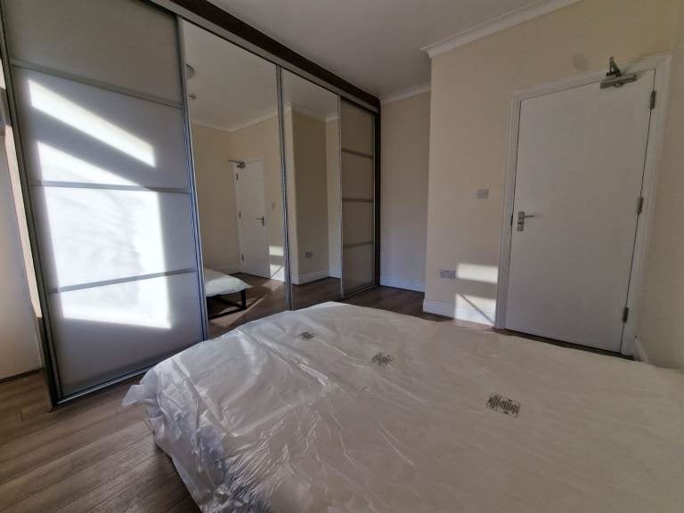Room Ashburnham Road in Luton