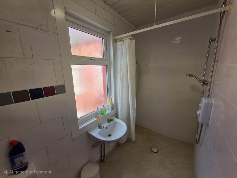 Room Ashburnham Road in Luton
