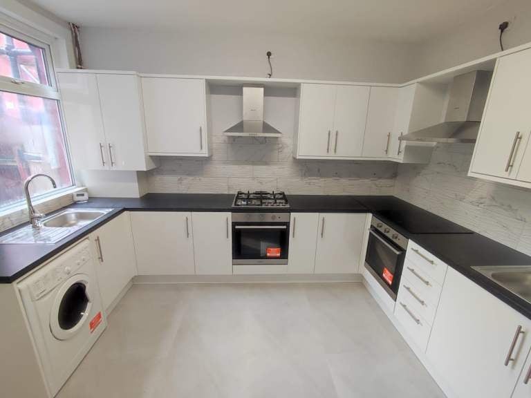 Room Ashburnham Road in Luton