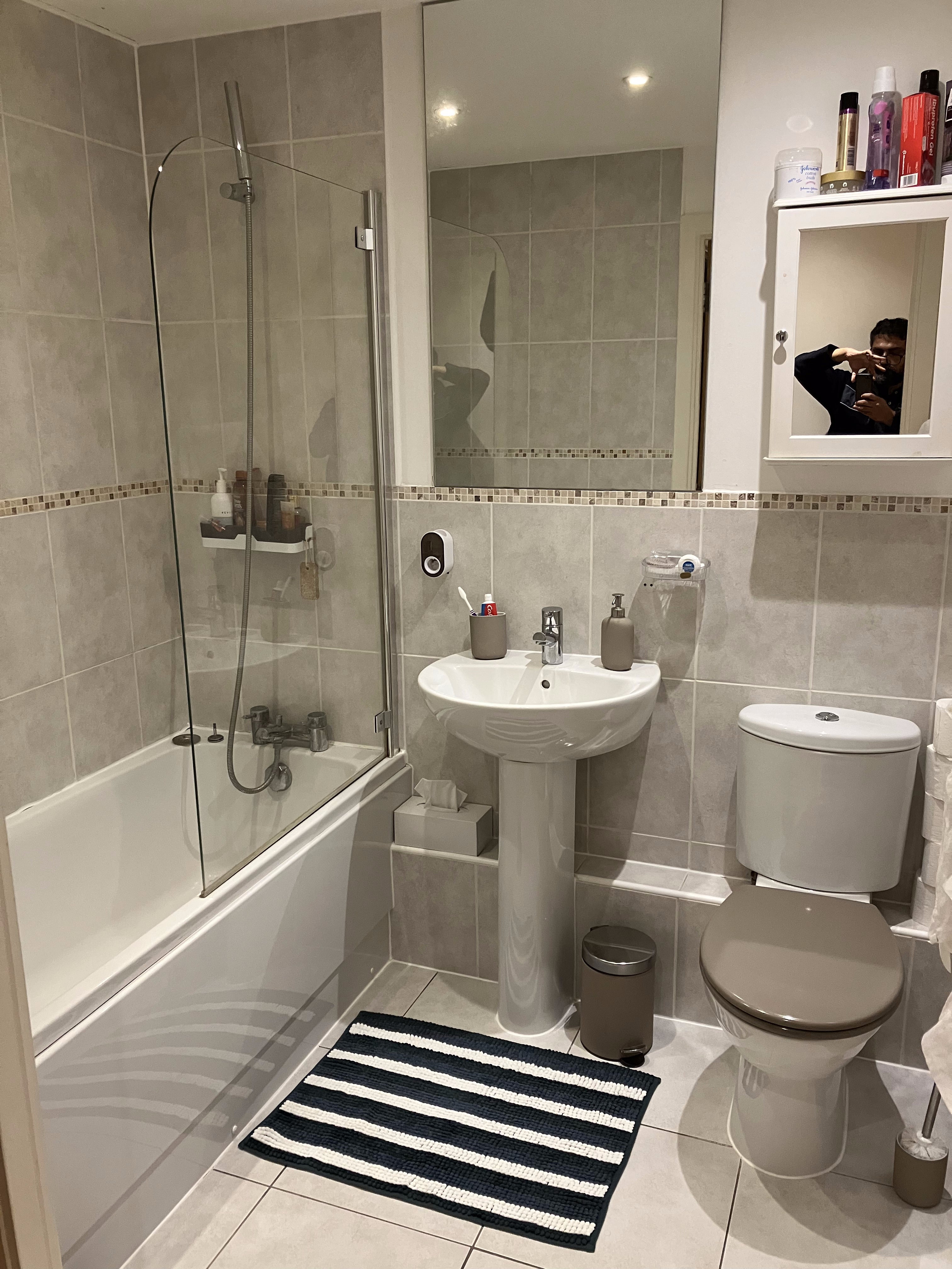Flat Camborne Road in Greater London