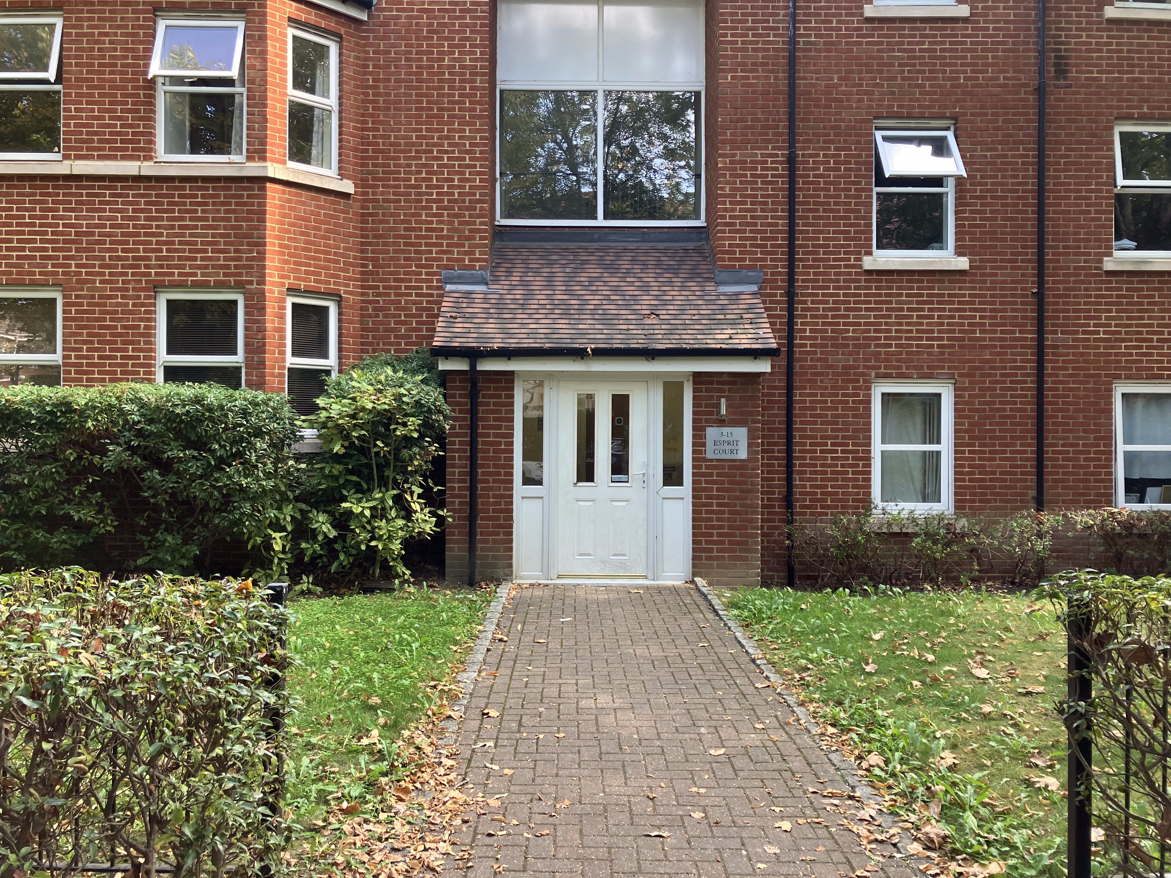 Flat Camborne Road in Greater London