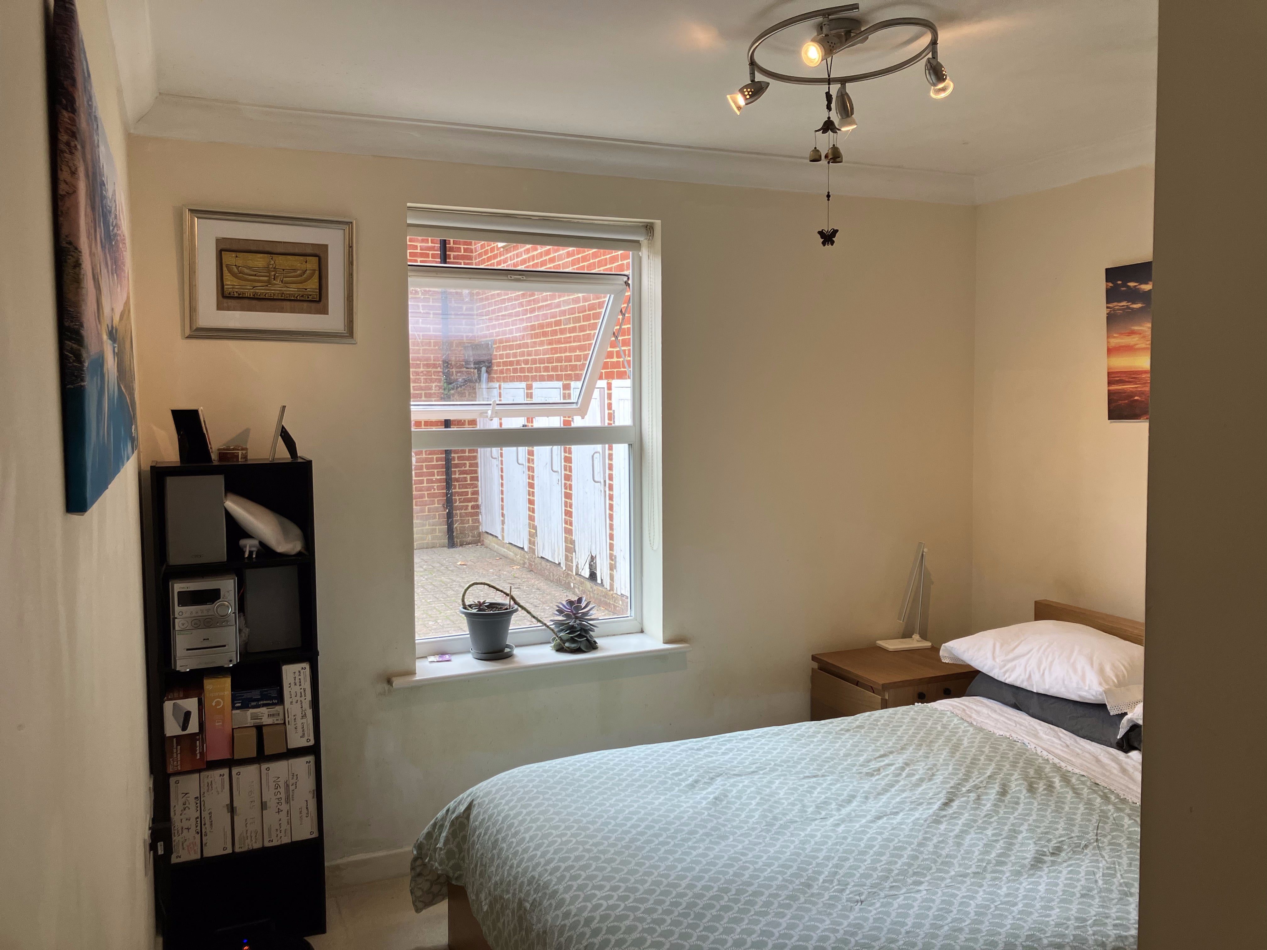 Flat Camborne Road in Greater London