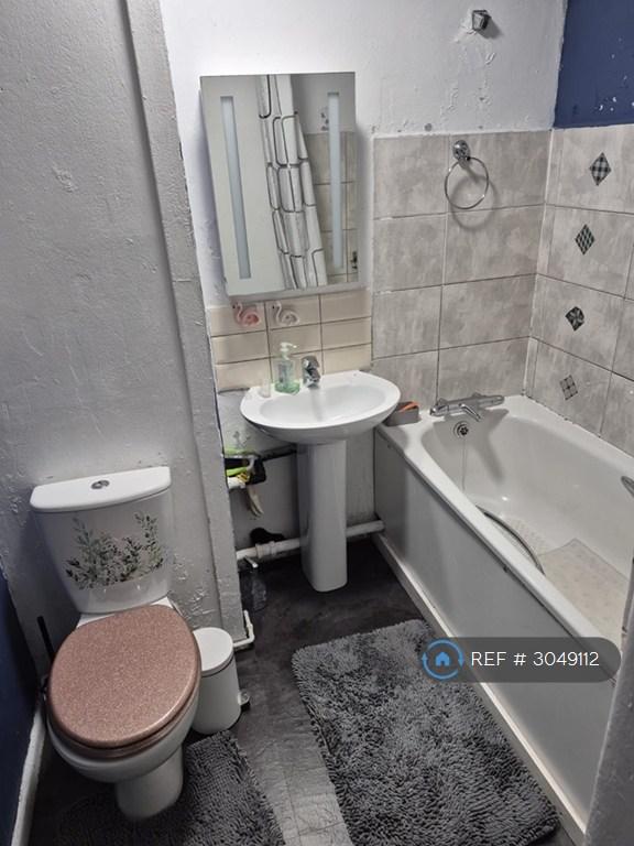 Room Rake Lane in Salford