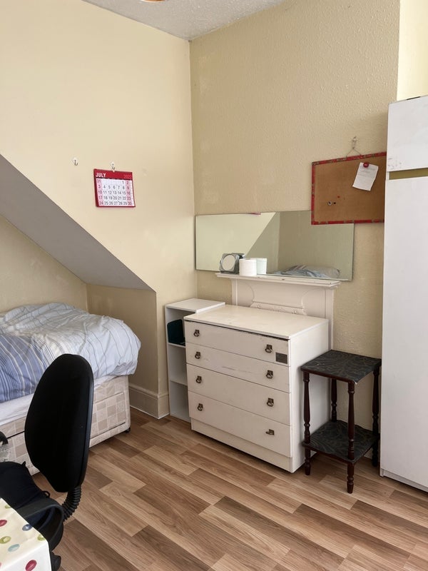 Room Maxwell Road in Bournemouth