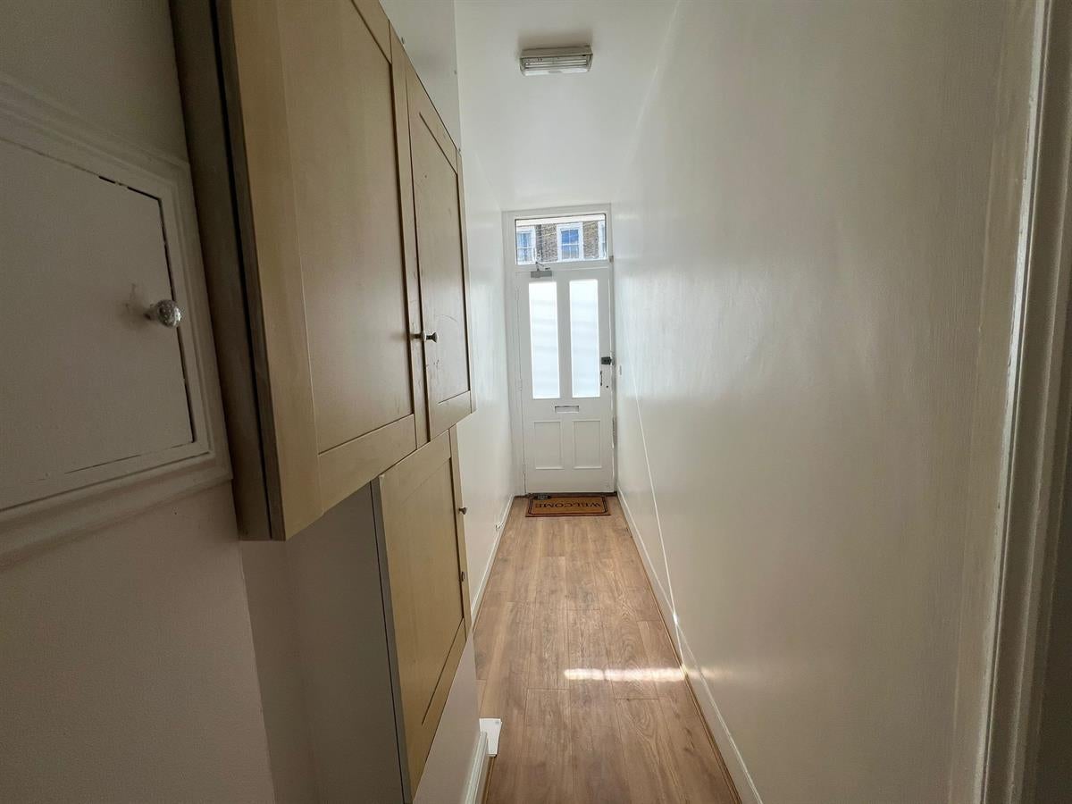 Flat Arthur Road in Greater London