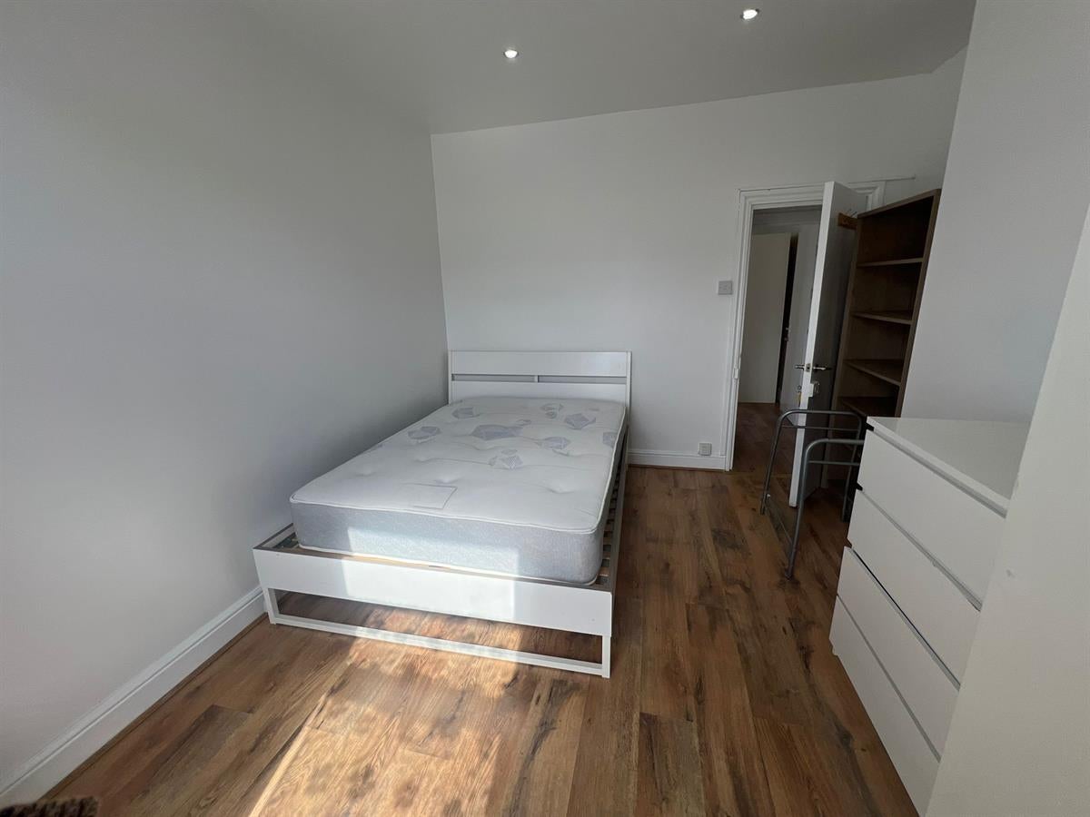 Flat Arthur Road in Greater London