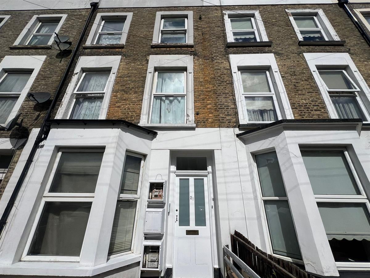 Flat Arthur Road in Greater London