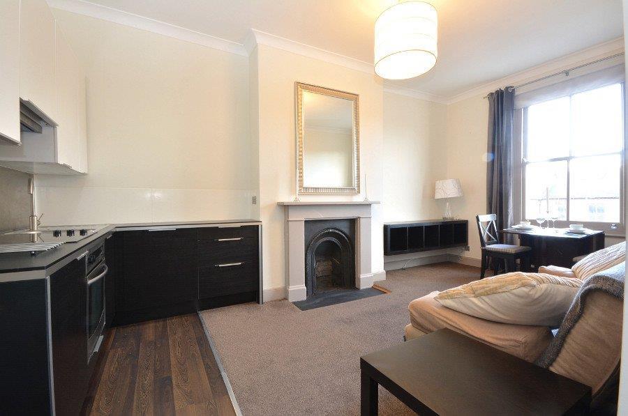 Flat Queenstown Road in Greater London