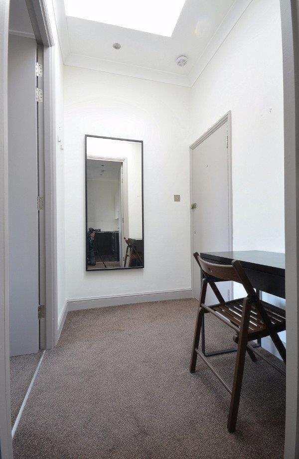 Flat Queenstown Road in Greater London