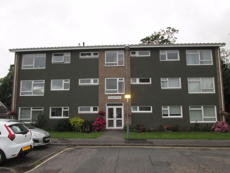 Flat Oakleigh Way in Highcliffe-on-Sea