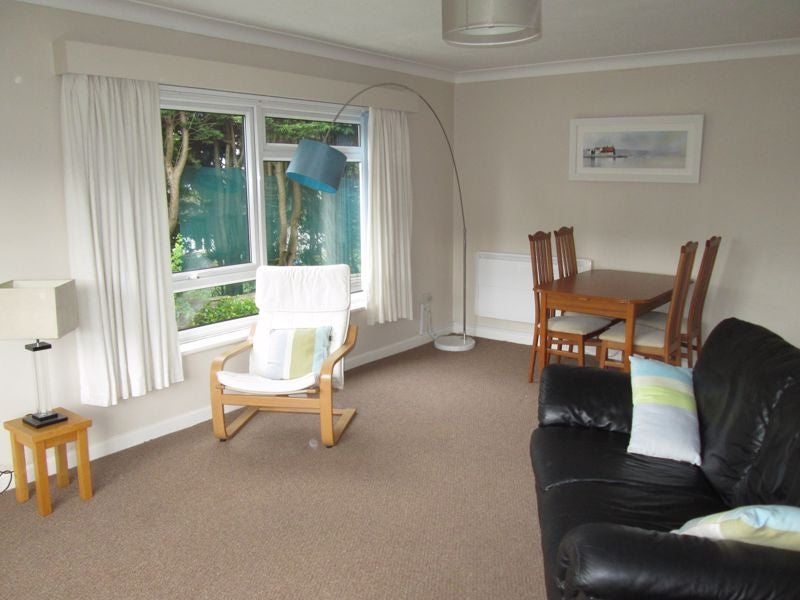 Flat Oakleigh Way in Highcliffe-on-Sea