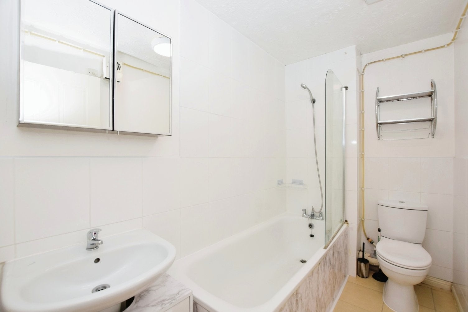 Flat Stubbs Drive in Greater London