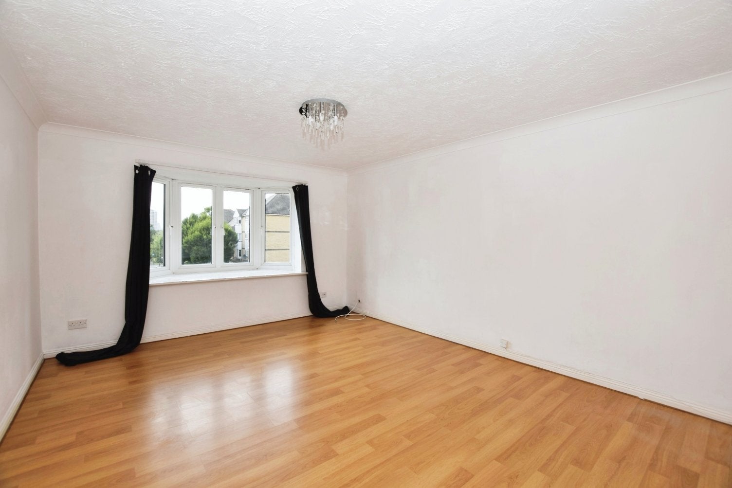 Flat Stubbs Drive in Greater London