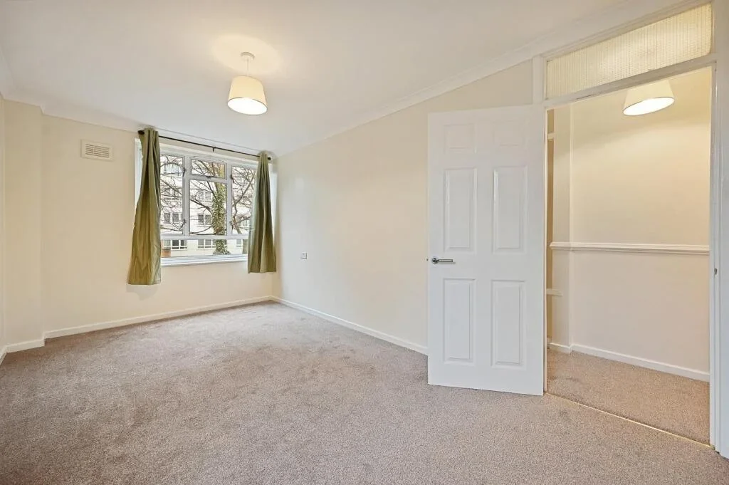 Flat Arundel House in Greater London