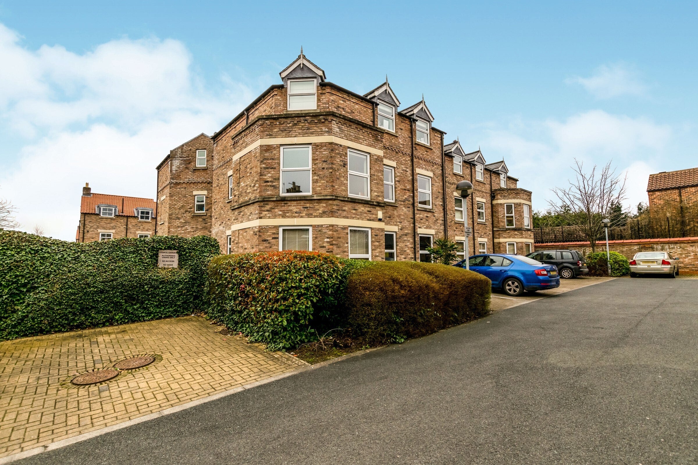 Flat West Grange Court in York