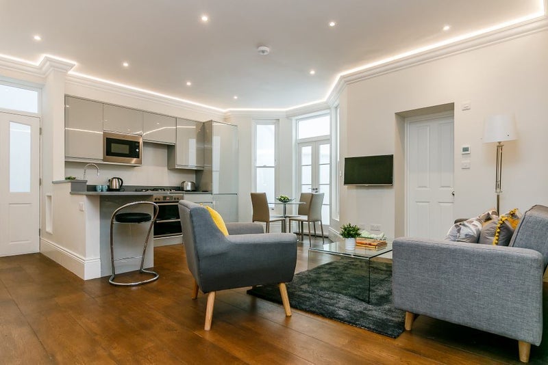 Room Thurleigh Road in Greater London