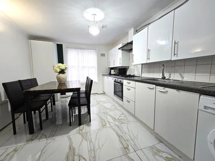 Flat Caledonian Road in Greater London