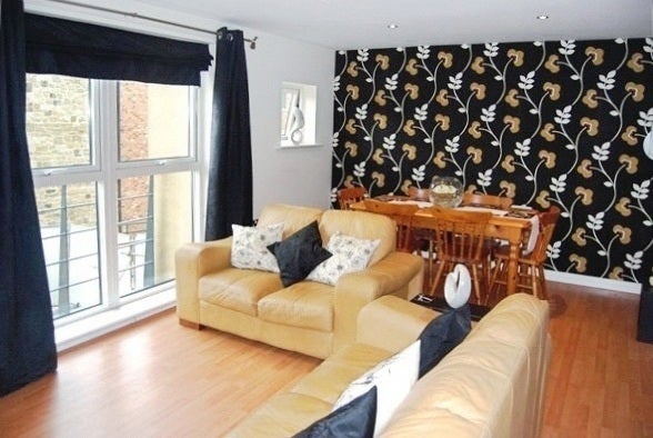 Flat Curzon Place in Gateshead