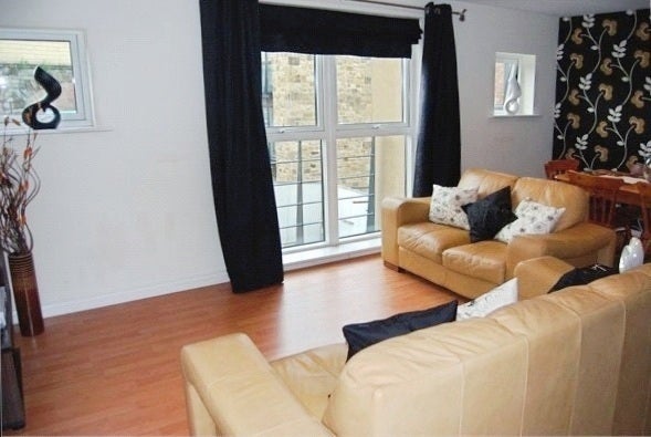 Flat Curzon Place in Gateshead