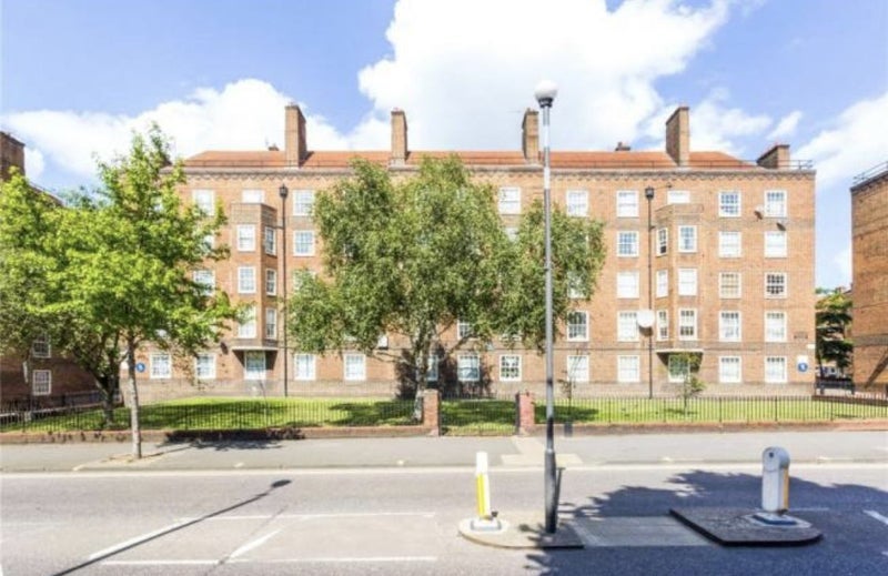 Flat Pembury Road in Greater London
