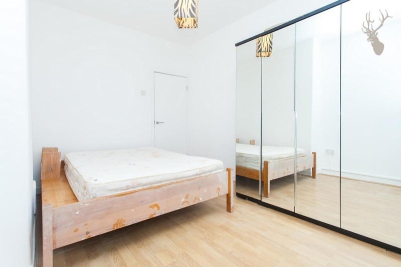 Flat Pembury Road in Greater London