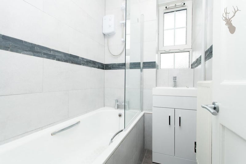 Flat Pembury Road in Greater London