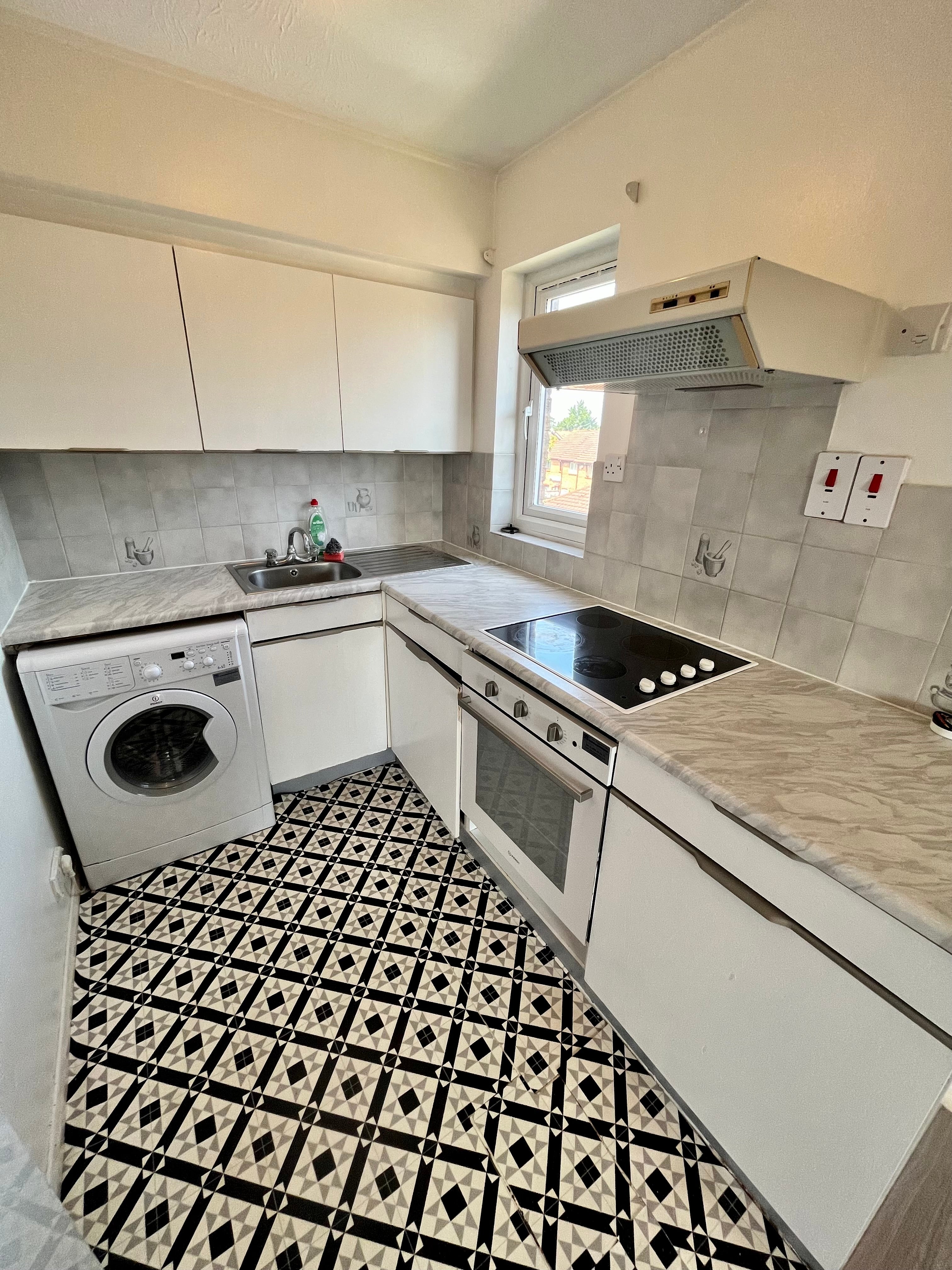 Flat Holly Gardens in Greater London