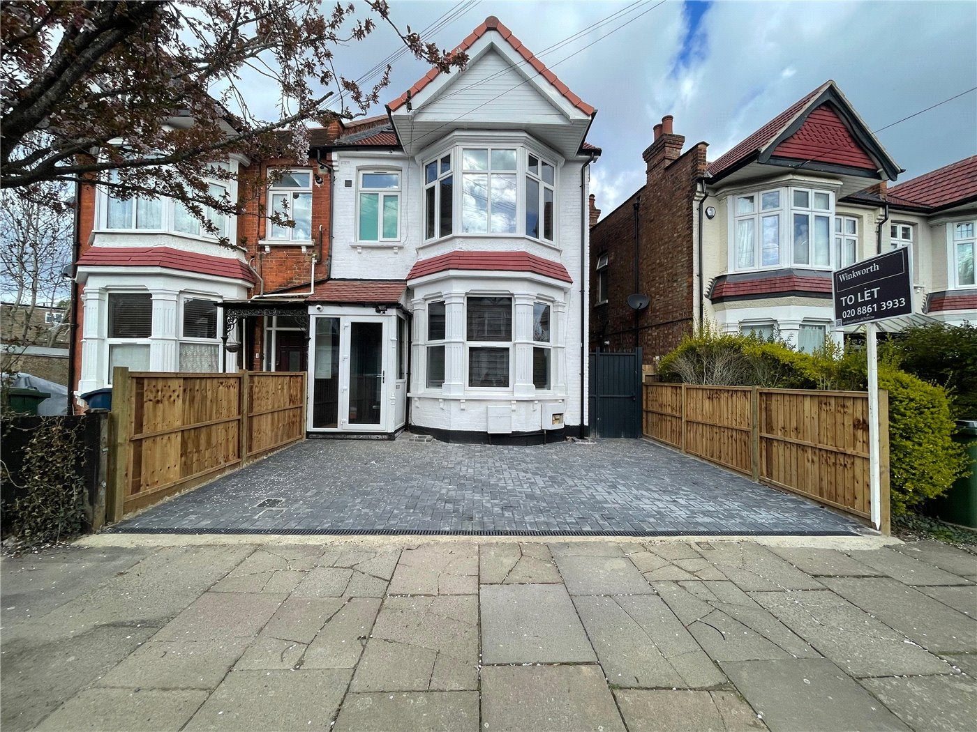 Flat Woodlands Road in Greater London