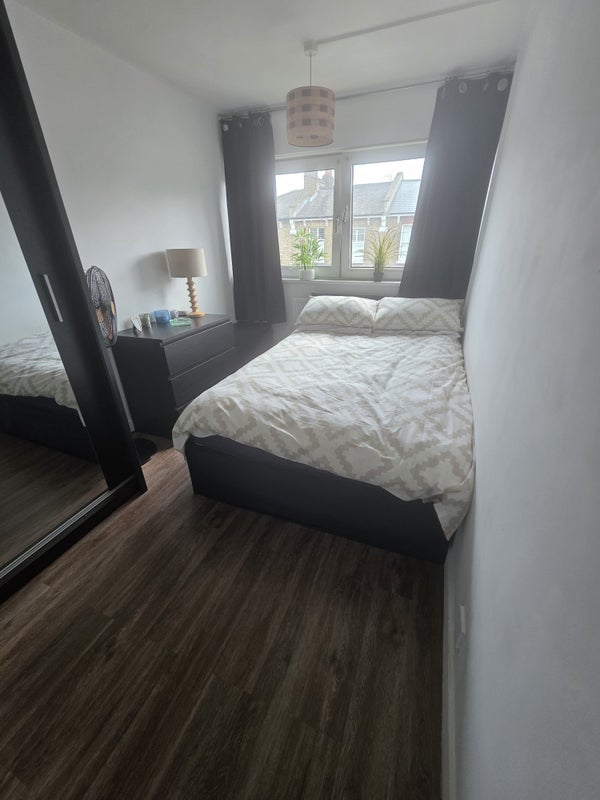 Room Woodsome Road in Greater London