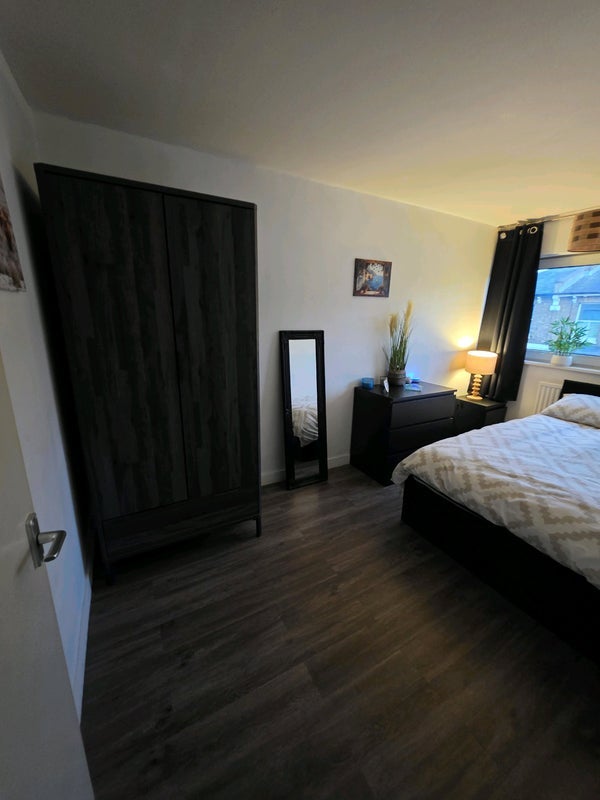 Room Woodsome Road in Greater London
