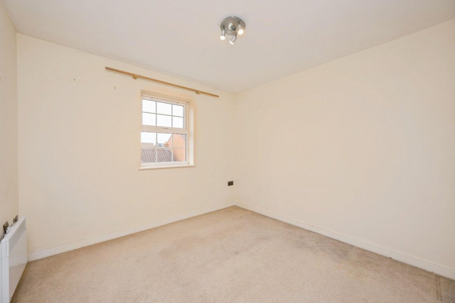 Flat Deykin Road in Lichfield