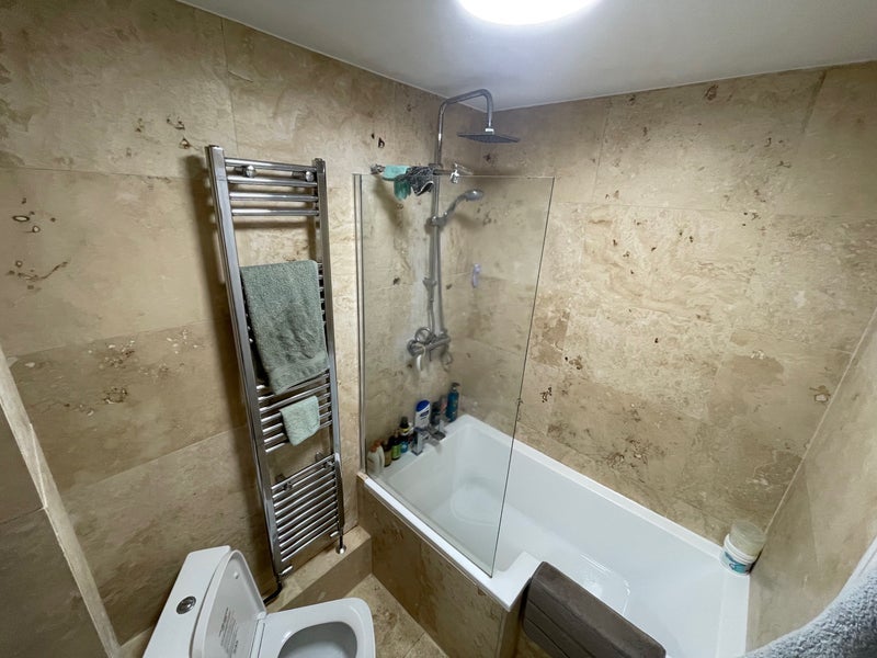 Room Hargrave Road in Greater London