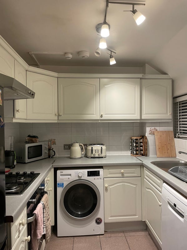 Room Hargrave Road in Greater London