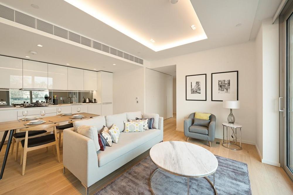 Flat Bromyard Avenue in Greater London
