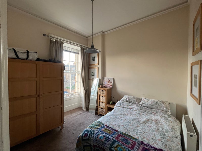 Flat Woodside Place in Glasgow