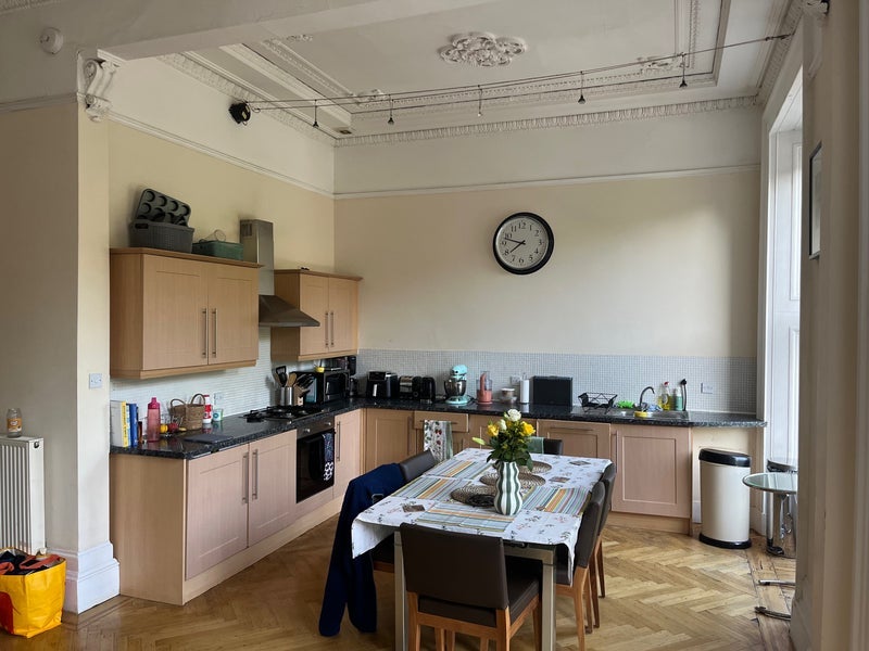 Room Woodside Place in Glasgow