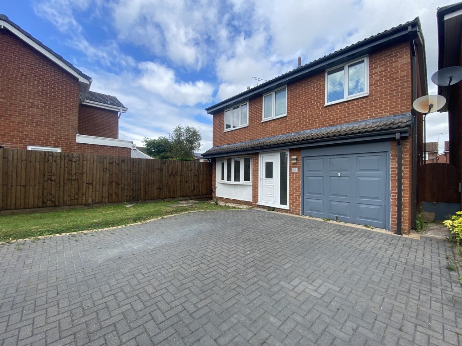 House Sedgemere Avenue in Bradfield Green