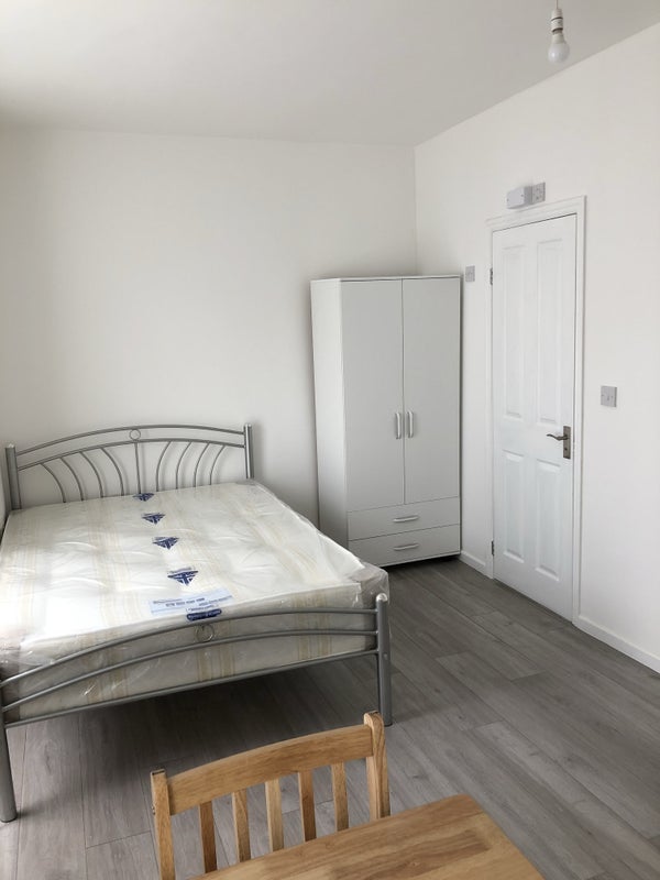 Room Cranbrook Park in Greater London