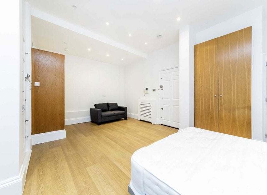 Flat Draycott Place in Greater London