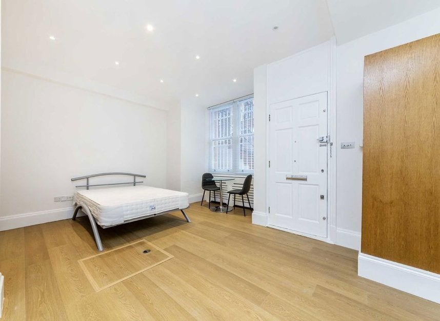 Flat Draycott Place in Greater London