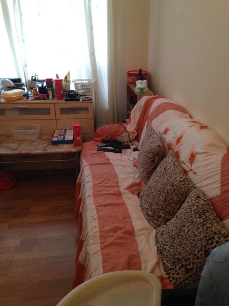 Flat Sandhurst Drive in London