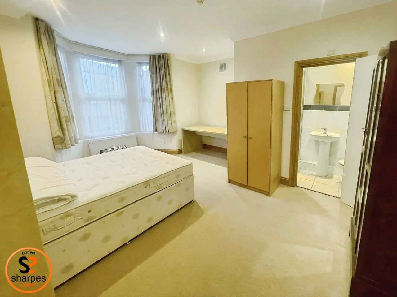 Room Robinson Road in Greater London