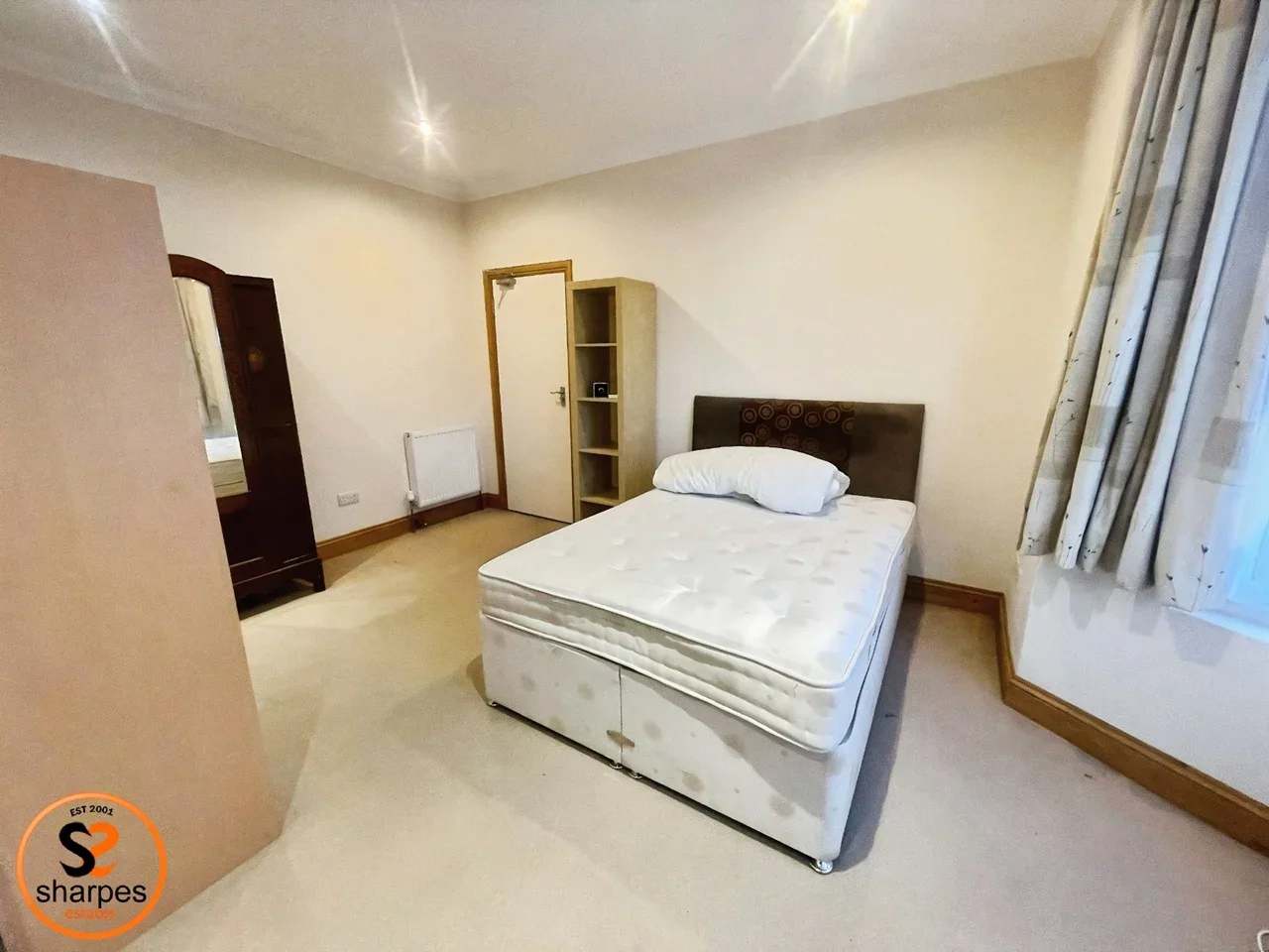 Room Robinson Road in Greater London