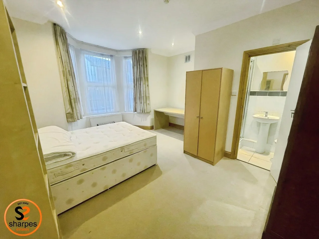 Room Robinson Road in Greater London