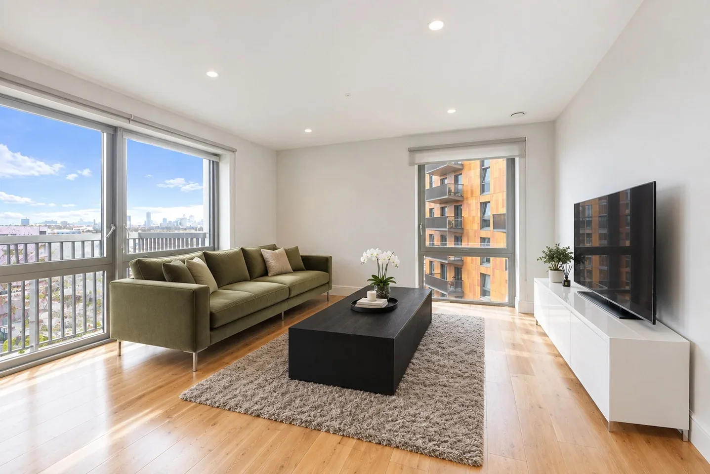 Flat Rathbone Market in Greater London