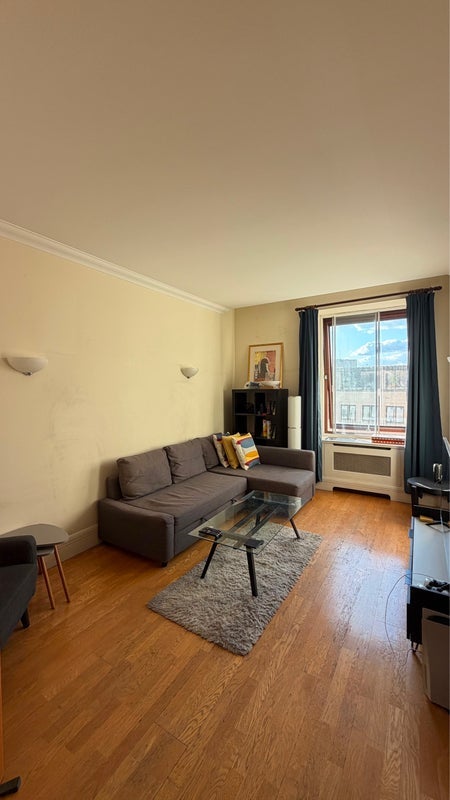 Room Belvedere Road in Greater London