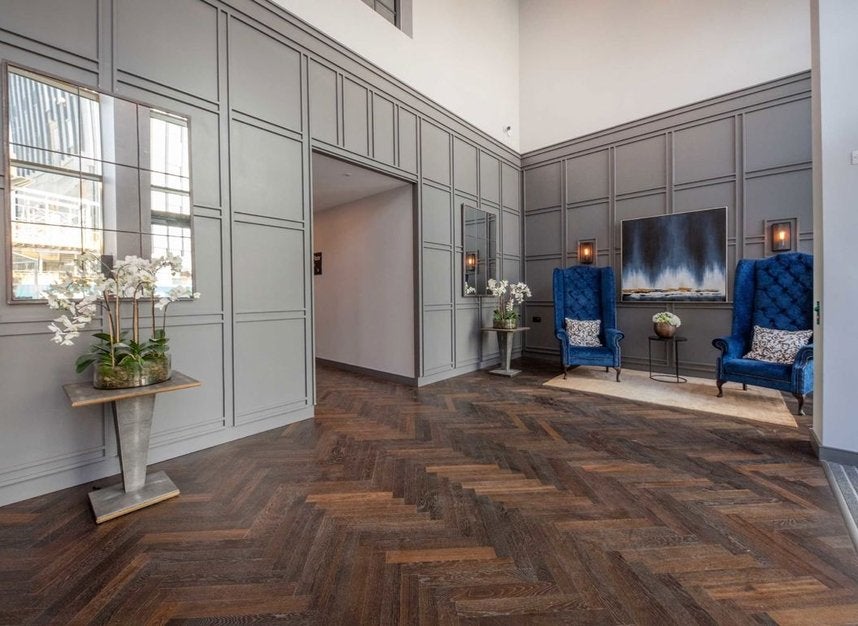 Flat Wheatfield Way in Greater London