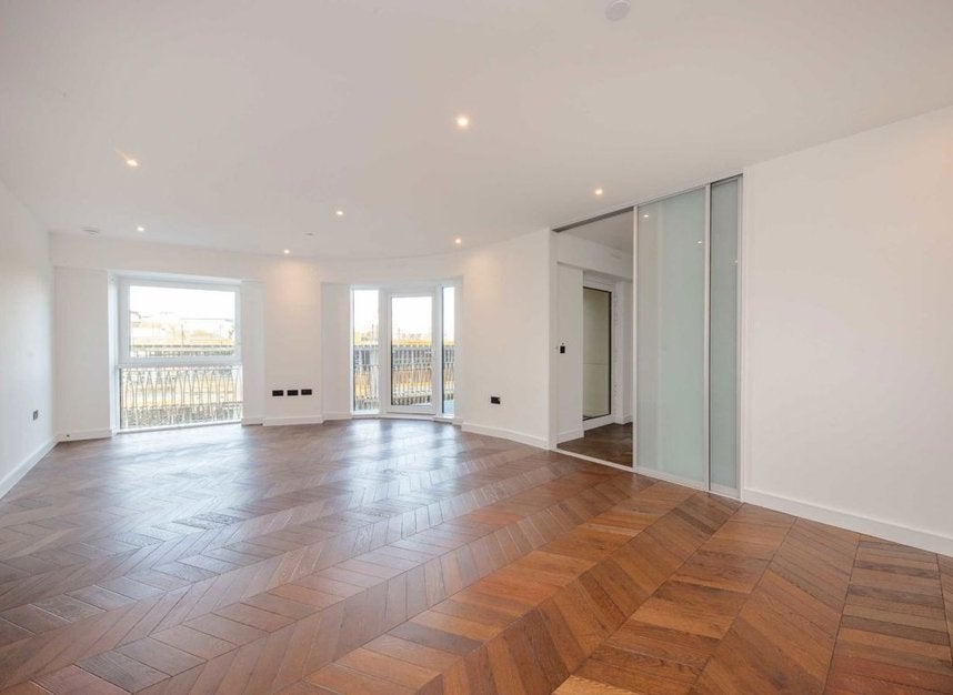 Flat Wheatfield Way in Greater London