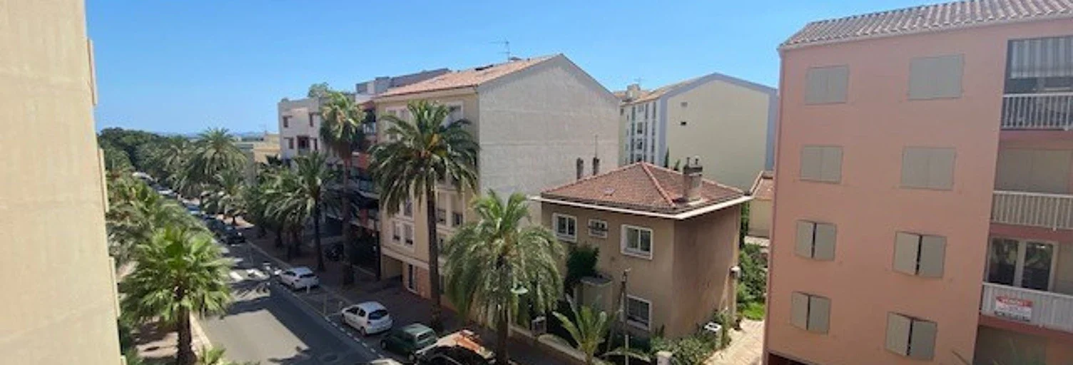 Flat Avenue Jean Moulin in Hyères